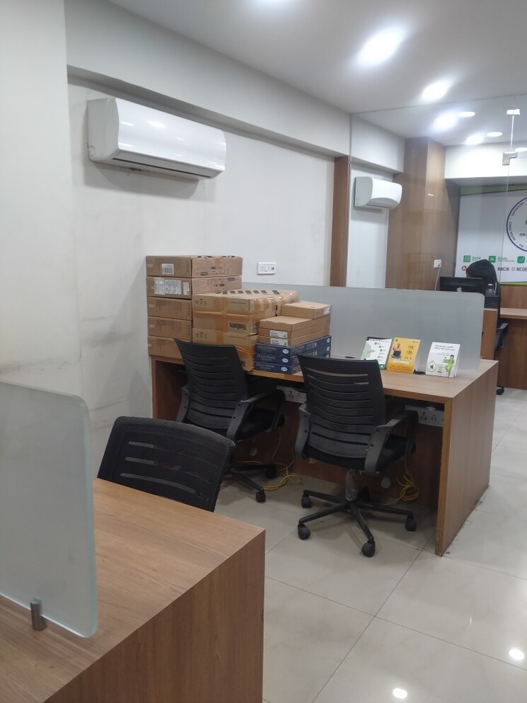 Team Area, majura gate Commercial Office Space 600 Sq.Ft. In Majura Gate Surat 8791107