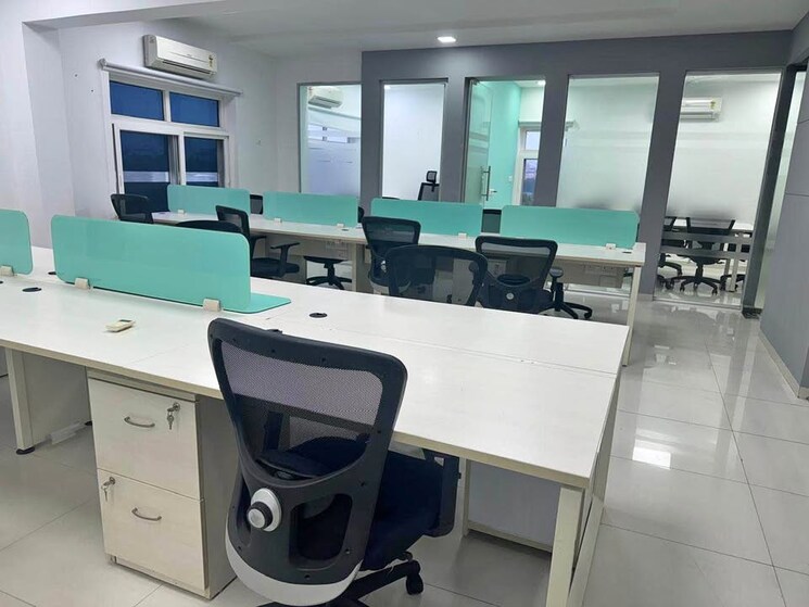 Team Area, scheme 140 Commercial Office Space 2350 Sq.Ft. In Scheme 140 Indore 8790942