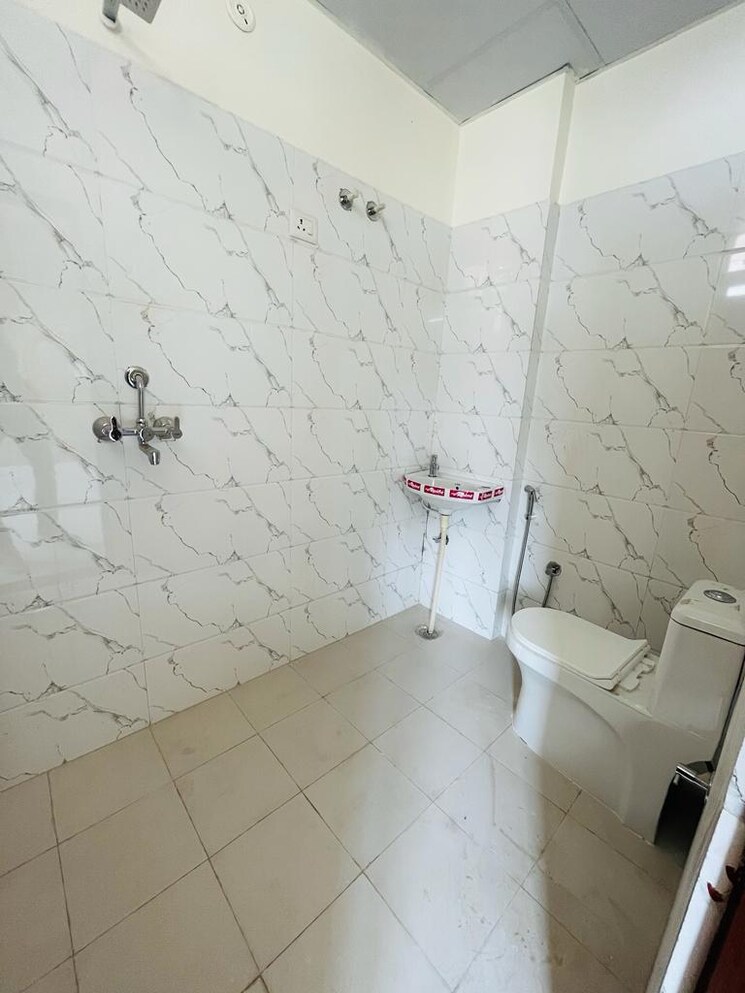 Bathroom, mansarovar extension 4 Bedroom 1950 Sq.Ft. Apartment In Mansarovar Extension Jaipur 8791118