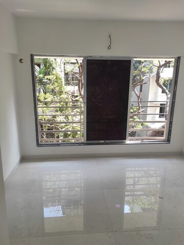 Room in 1 BHK Apartment at Goregaon West – for Rent