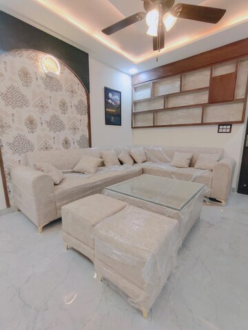 Living Room in 4 BHK Apartment at Mansarovar Extension – for Rent