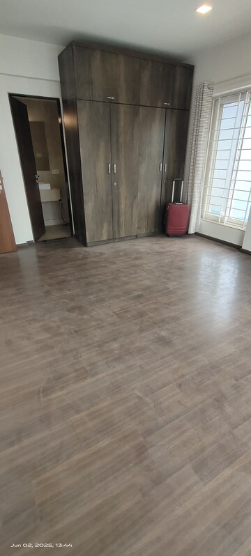 Room in 3 BHK Apartment at S Raheja Hari Bhavan, Khar West – for Sale