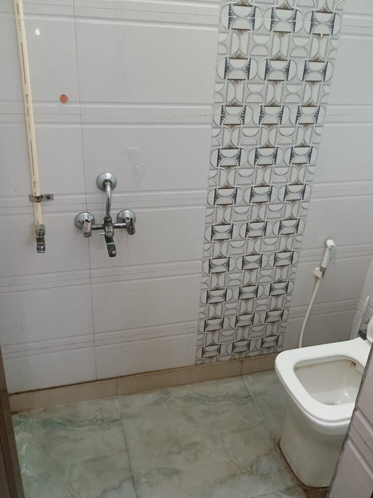 Bathroom, kd-block-rwa-ashok-vihar 1 RK 350 Sq.Ft. Apartment In Ashok Vihar Delhi 8791168