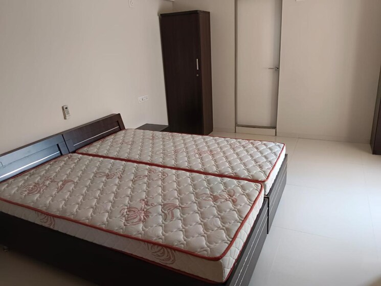Master Bedroom, sindhubhavan 4 Bedroom 4610 Sq.Ft. Apartment In Sindhubhavan Ahmedabad 8791185