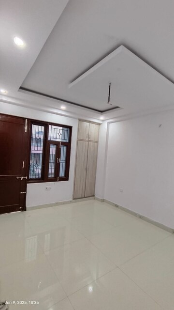 Room in 3 BHK Apartment at Naubasta – for Sale