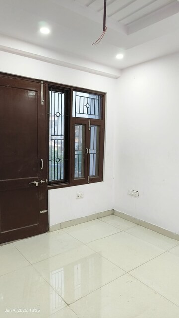 Room in 3 BHK Apartment at Naubasta – for Sale