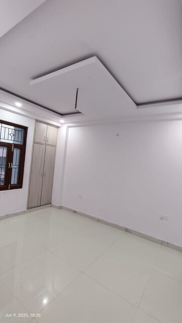 Room in 3 BHK Apartment at Naubasta – for Sale