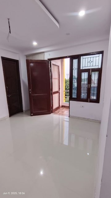Room in 3 BHK Apartment at Naubasta – for Sale