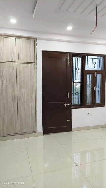 Room in 3 BHK Apartment at Naubasta – for Sale