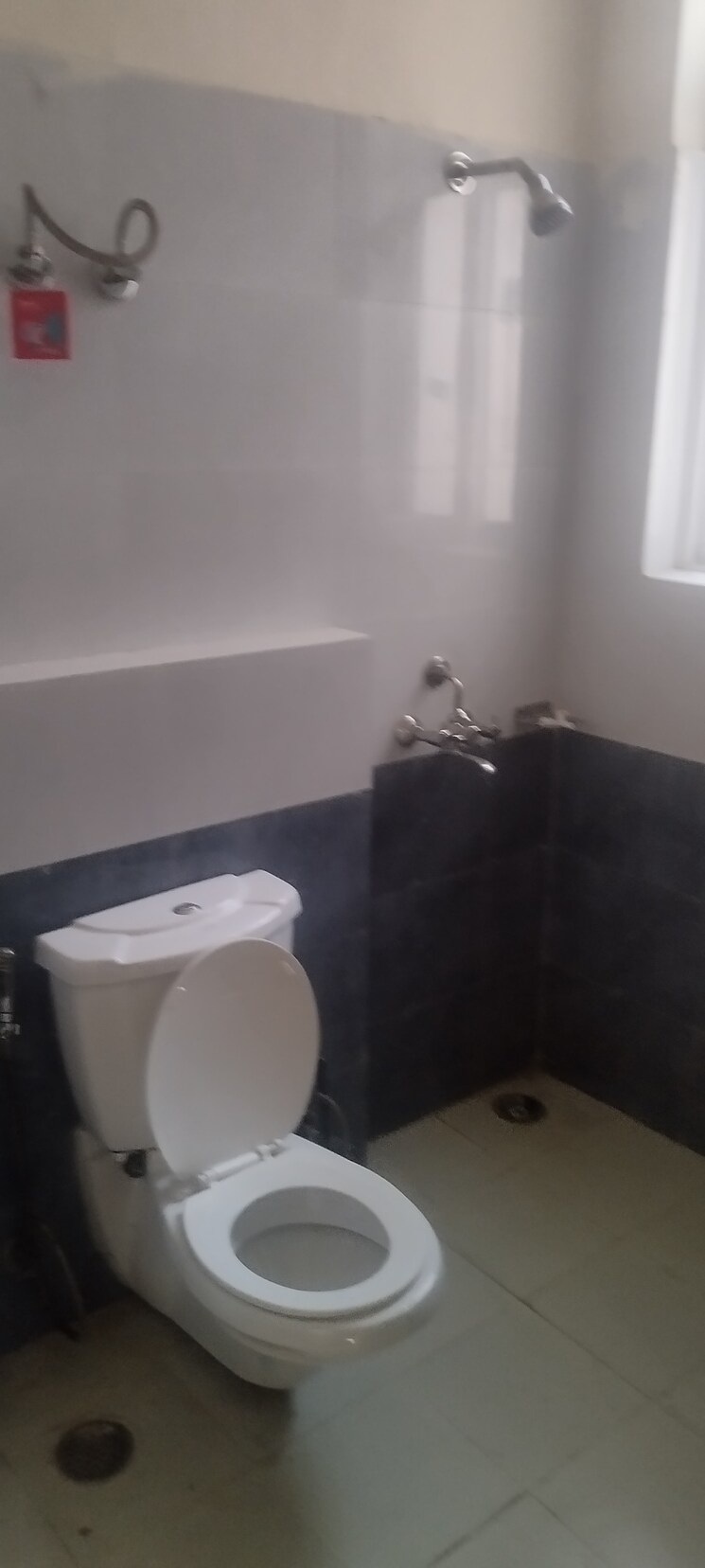 Bathroom, sikka-karnam-greens 2 Bedroom 940 Sq.Ft. Apartment In Sector 143b Noida 8791210