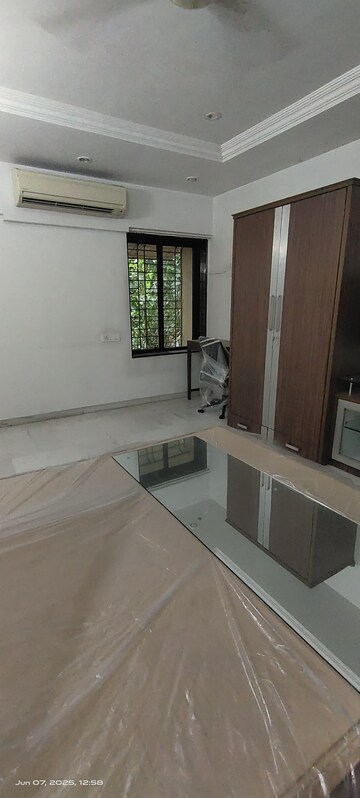 Balcony in 4 BHK Apartment at Bandra West – for Rent