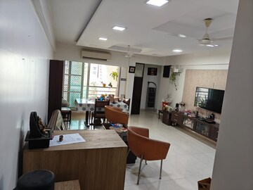 Team Area in 3 BHK Apartment at Kamala Khandelwal Apartments, Khar West – for Rent