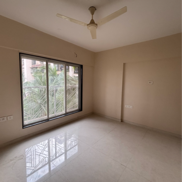 Room in 2 BHK Apartment at Kandivali East – for Rent
