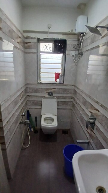 Attached Bathroom in 2.5 BHK Apartment at Azad Nagar – for Rent
