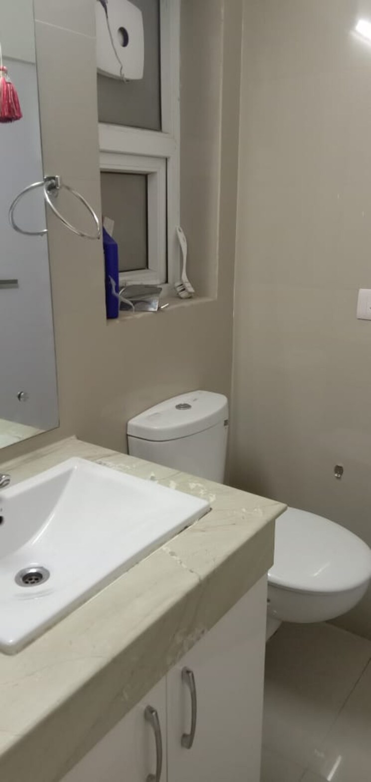 Bathroom, emaar-emerald-floors-select 4 Bedroom 2000 Sq.Ft. Builder Floor In Sector 65 Gurgaon 8791354