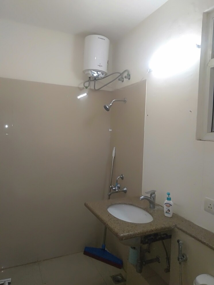 Bathroom, emaar-emerald-estate 2 Bedroom 1020 Sq.Ft. Apartment In Sector 65 Gurgaon 8791387