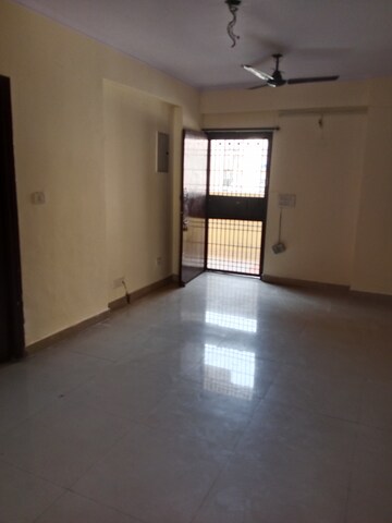 Room in 2 BHK Apartment at Ascent Savy Ville De, Raj Nagar Extension – for Rent