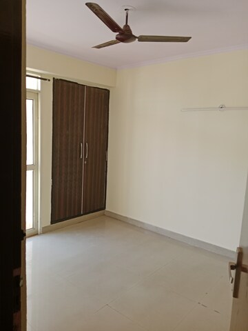 Room in 2 BHK Apartment at Ascent Savy Ville De, Raj Nagar Extension – for Rent