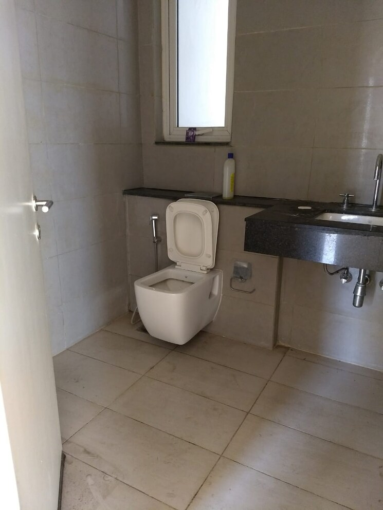 Bathroom, dhoot-time-residency 3 Bedroom 1642 Sq.Ft. Apartment In Sector 63 Gurgaon 8791394