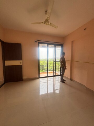 Room in 2 BHK Apartment at Seawoods – for Rent