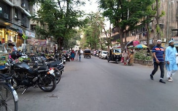 Shop For Sale in Malad East
