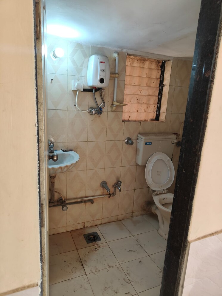 Attached Bathroom, shree-adinath-towers 2 Bedroom 620 Sq.Ft. Apartment In Borivali East Mumbai 8791450