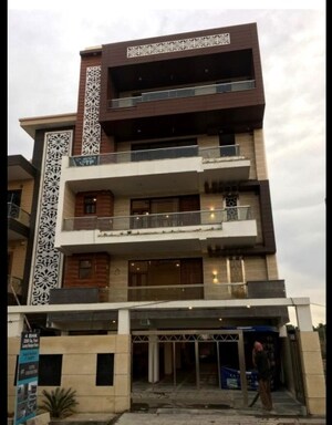 3 BHK Builder Floor For Sale in Sector 8