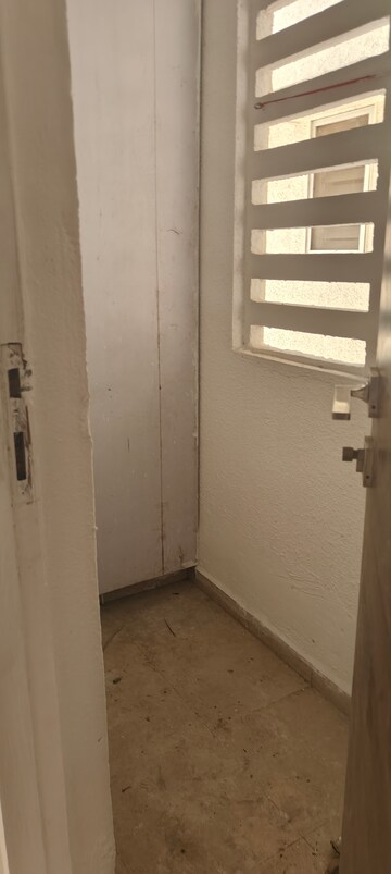 Room in 3 BHK Apartment at Auralis The Twins, Louis Wadi – for Rent