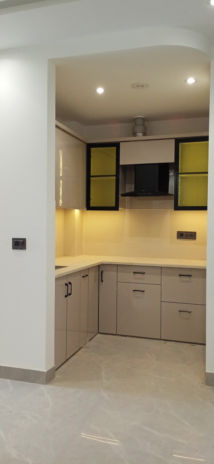 Kitchen, igi airport area 2 Bedroom 600 Sq.Ft. Builder Floor In Igi Airport Area Delhi 8791503