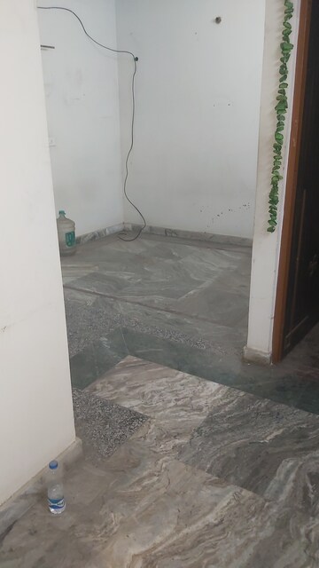 Bathroom in 1.5 BHK Builder Floor at Mayur Vihar – for Rent