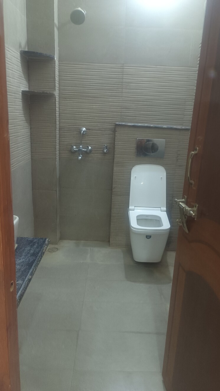 Bathroom, om-sai-plaza-indira-nagar 2 Bedroom 1100 Sq.Ft. Builder Floor In Indira Nagar Lucknow 8791556