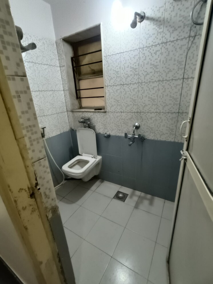 Bathroom, kandivali east 2 Bedroom 875 Sq.Ft. Apartment In Kandivali East Mumbai 8791552
