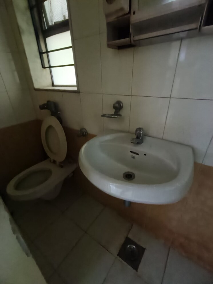 Bathroom, kandivali east 2 Bedroom 875 Sq.Ft. Apartment In Kandivali East Mumbai 8791552