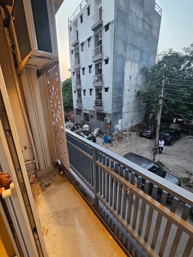 Balcony, aez-aloha 1.5 Bedroom 100 Sq.Yd. Builder Floor In Sector 57 Gurgaon 8791561
