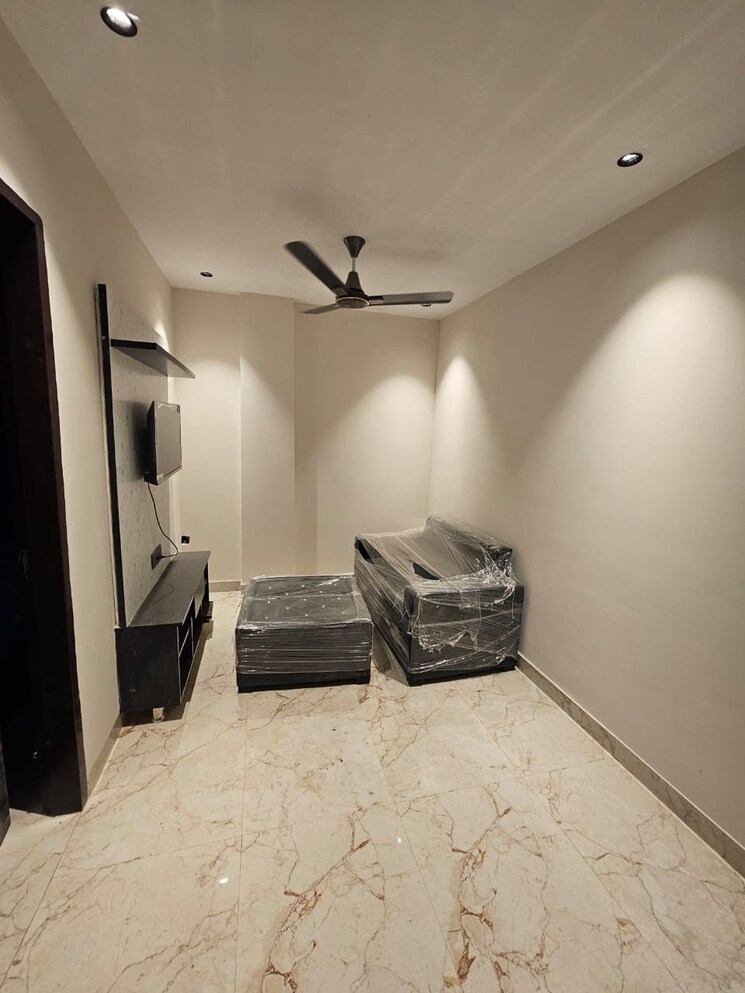 Living Room, aez-aloha 1.5 Bedroom 100 Sq.Yd. Builder Floor In Sector 57 Gurgaon 8791561