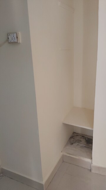 Room in 1.5 BHK Apartment at Uma Cooperative Society, Mayur Vihar 1 – for Rent