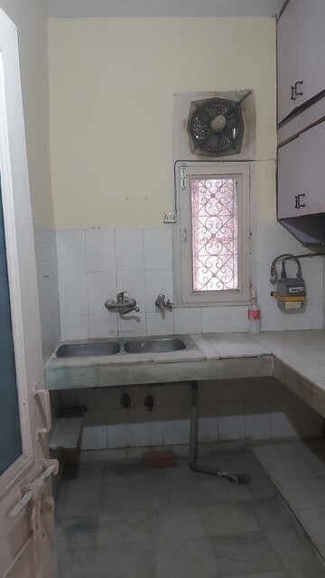 Bathroom in 1.5 BHK Apartment at Uma Cooperative Society, Mayur Vihar 1 – for Rent