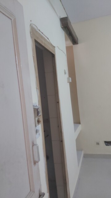 Furnished Amenities in 1.5 BHK Apartment at Uma Cooperative Society, Mayur Vihar 1 – for Rent