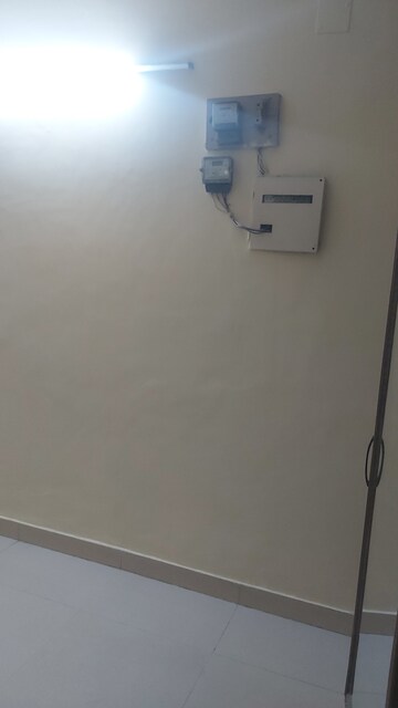 Room in 1.5 BHK Apartment at Uma Cooperative Society, Mayur Vihar 1 – for Rent