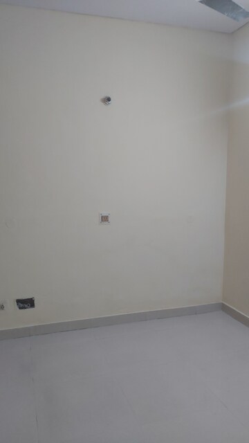 Room in 1.5 BHK Apartment at Uma Cooperative Society, Mayur Vihar 1 – for Rent