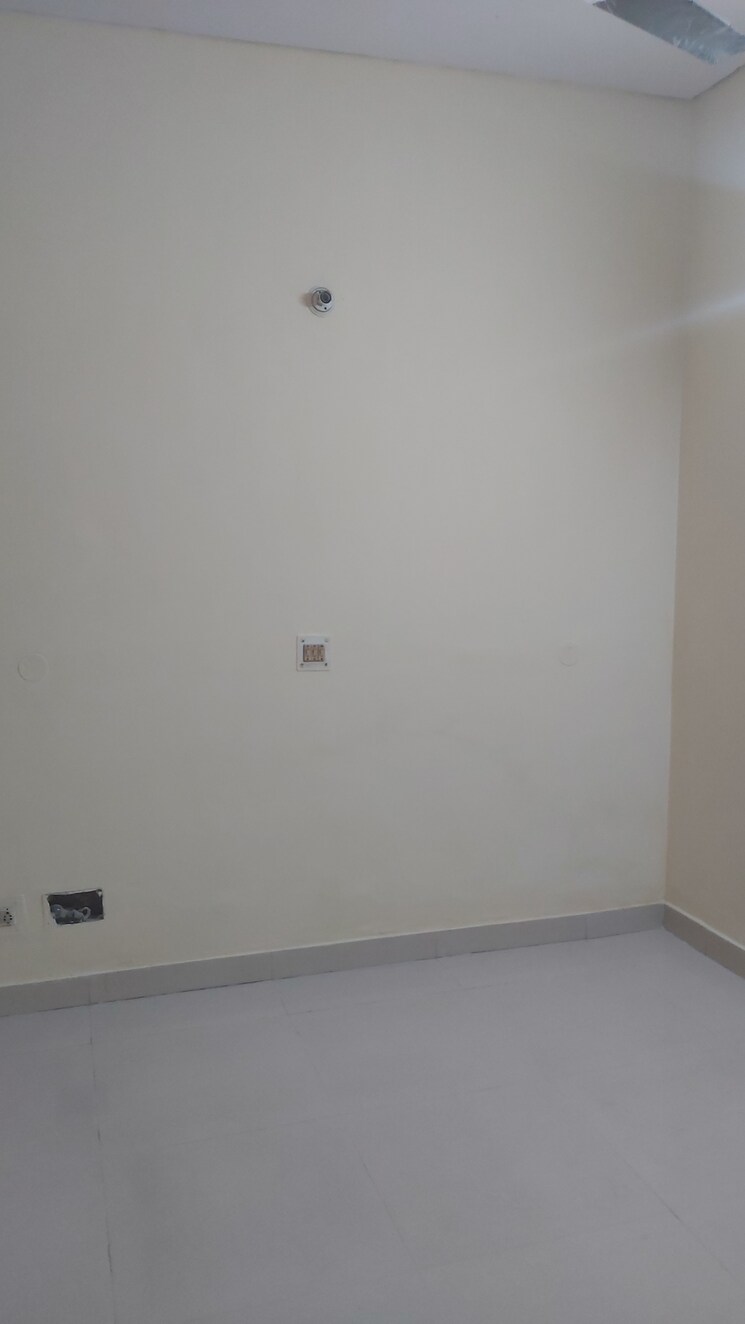 Room, uma-cooperative-society 1.5 Bedroom 650 Sq.Ft. Apartment In Mayur Vihar 1 Delhi 8791562