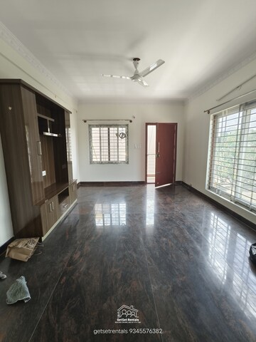 Room in 1 BHK Builder Floor at Hsr Layout Sector 3 – for Rent