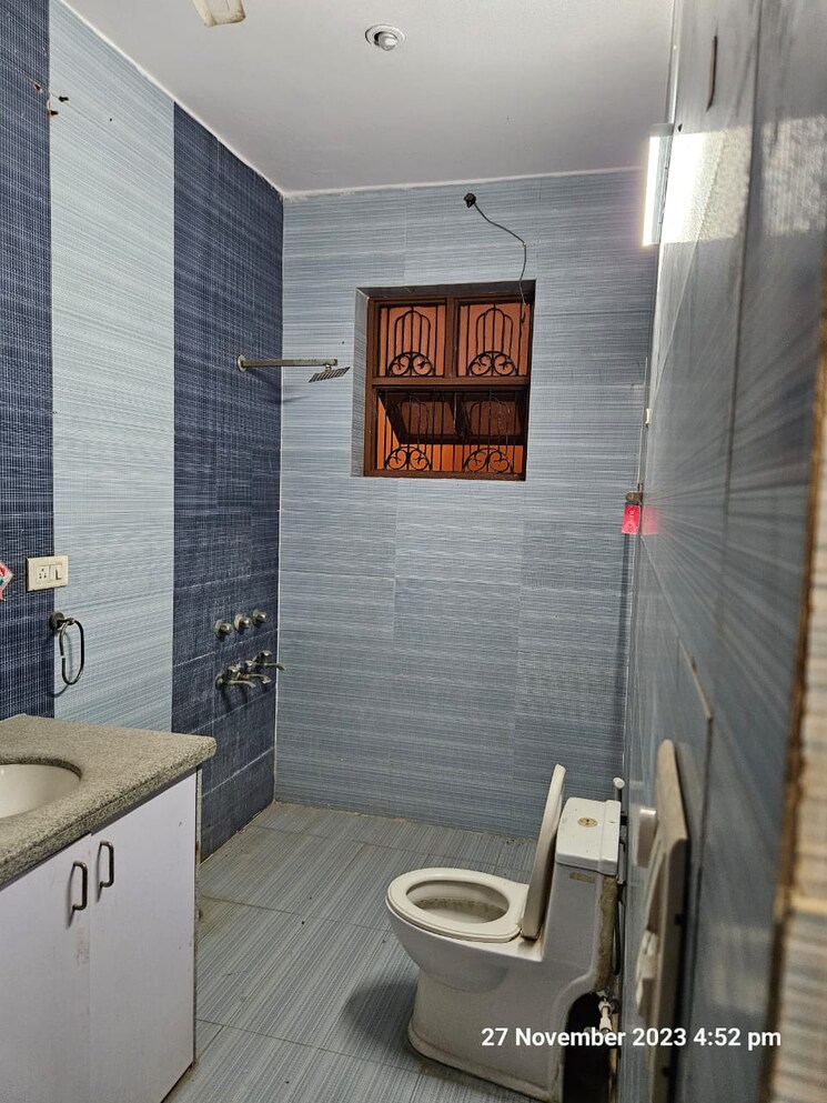 Bathroom, sector 28 4 Bedroom 360 Sq.Yd. Independent House In Sector 28 Faridabad 8791608