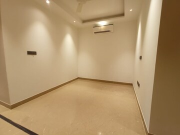 Room in 4 BHK Apartment at Greater Kailash ii – for Rent