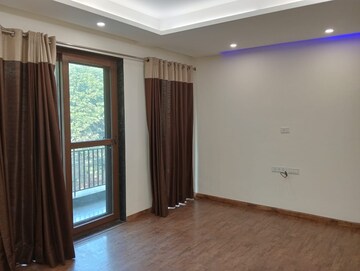 Room in 4 BHK Apartment at Greater Kailash ii – for Rent