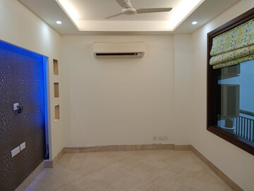 Room in 4 BHK Apartment at Greater Kailash ii – for Rent