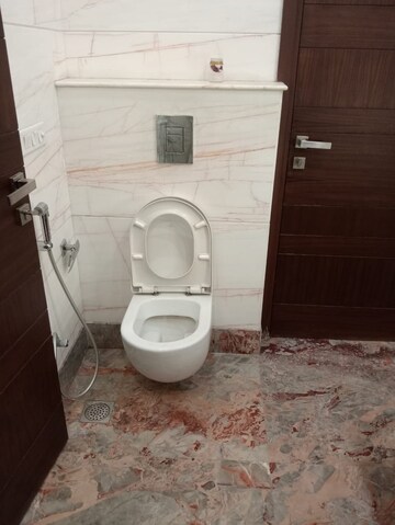 Bathroom in 4 BHK Apartment at Greater Kailash ii – for Rent