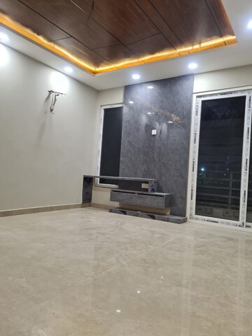 Room in 4 BHK Apartment at Greater Kailash I – for Rent