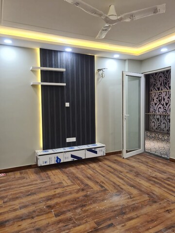 Room in 4 BHK Apartment at Greater Kailash I – for Rent