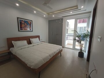 Bedroom in 4 BHK Apartment at Green Park Extension – for Rent